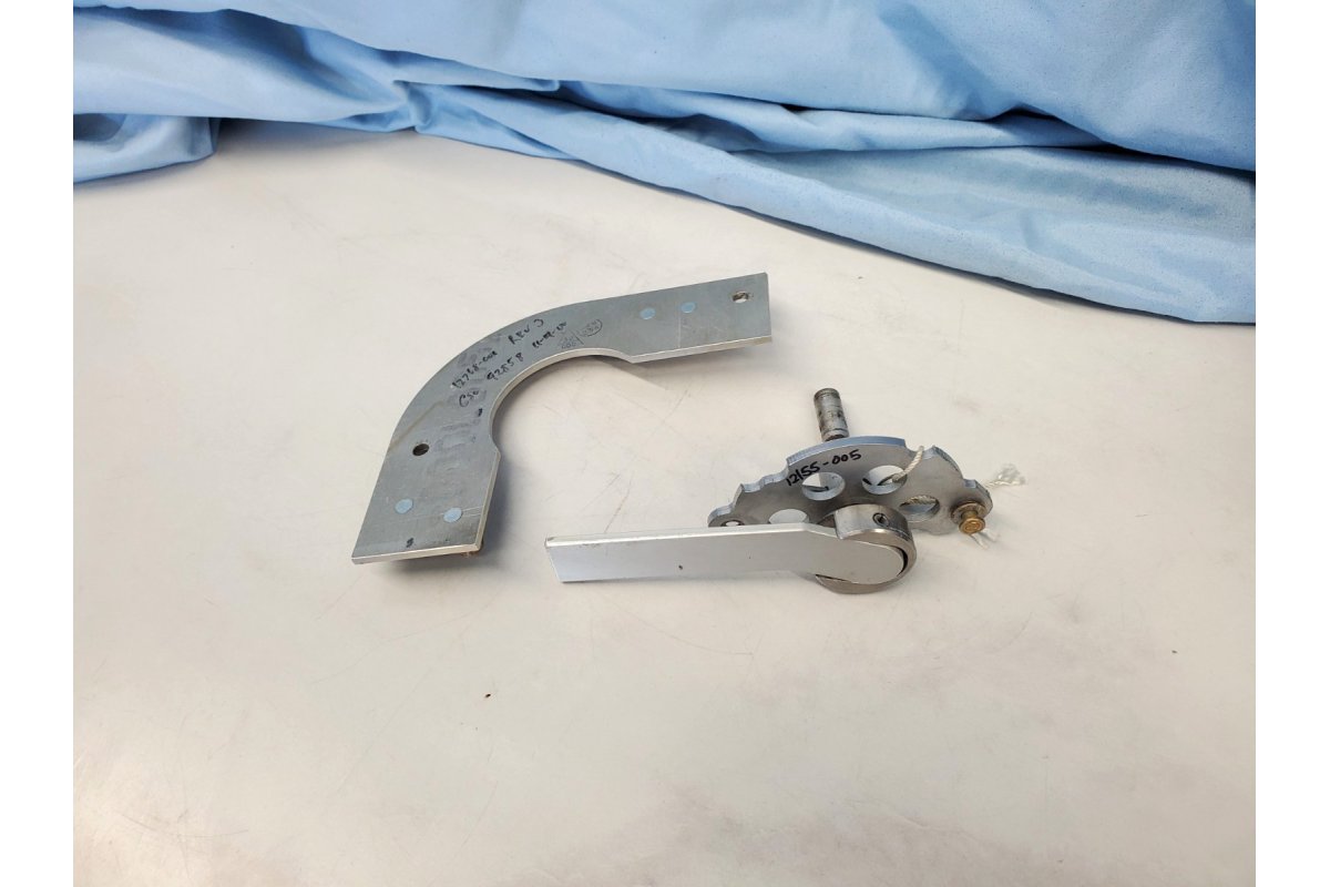 Cirrus Cabin Door Latch Assembly Incomplete P